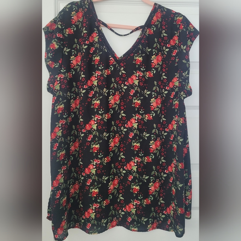 DR2 by Nordstroms Floral Top